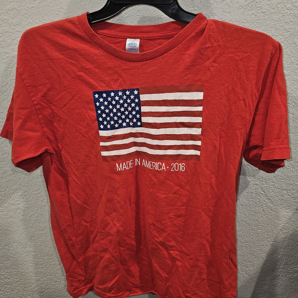 Gildan Red American Flag T-Shirt